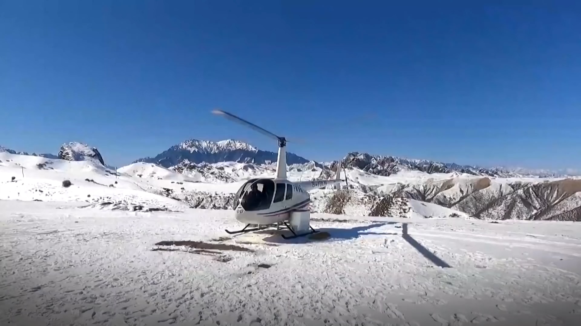 Trung Quoc rai hat giong bang may bay truc thang hinh anh