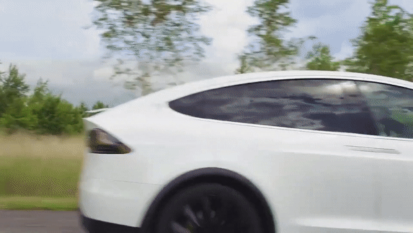 Oto dien khac xe xang nhu the nao? hinh anh