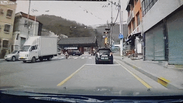 Oto tong sap cong Cong vien Lich su khien 3 nguoi bi thuong o Han Quoc hinh anh