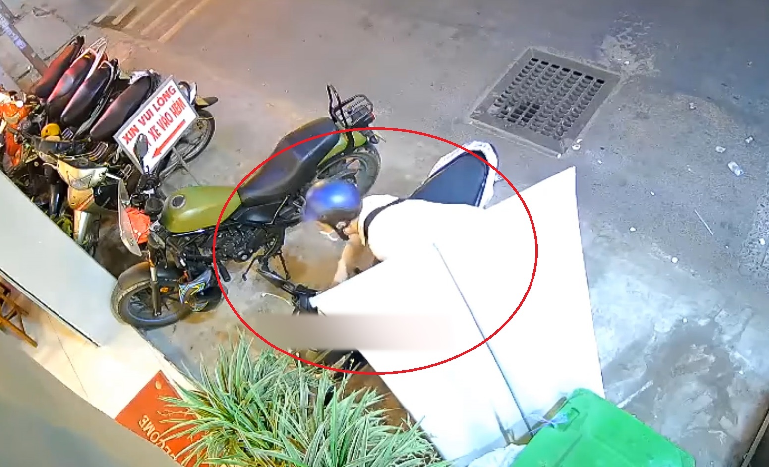 Trom xe may trong 10 giay o TP.HCM hinh anh