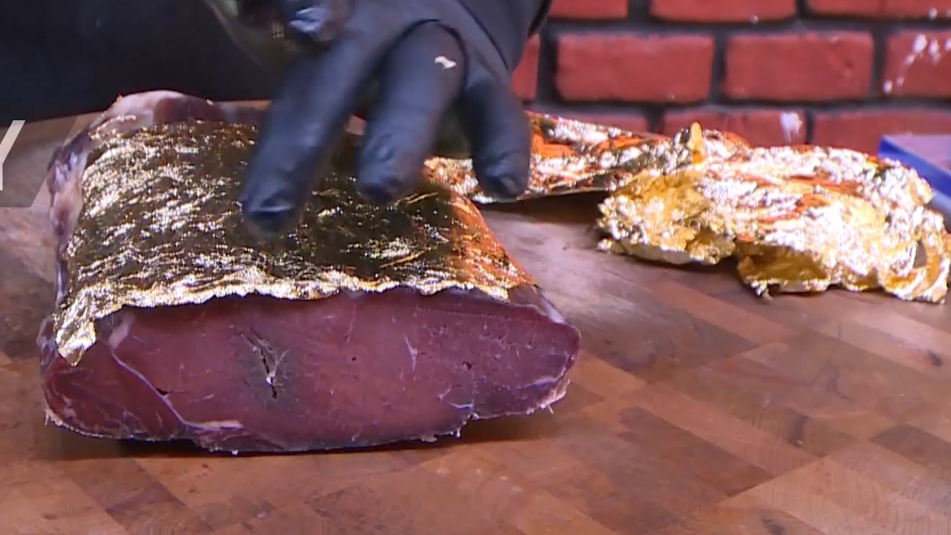 Mon thit bo uop vang dat gia bac nhat o Tho Nhi Ky hinh anh