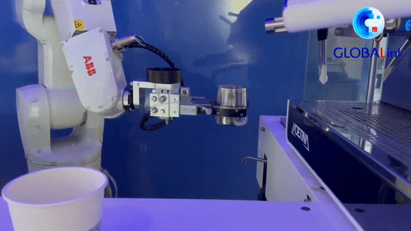Robot pha ca phe o Trung Quoc hinh anh