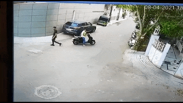 Oto huc bay xe may sau va cham giao thong o An Do hinh anh