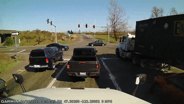 Xe container mat lai dam do cot den giao thong o My hinh anh