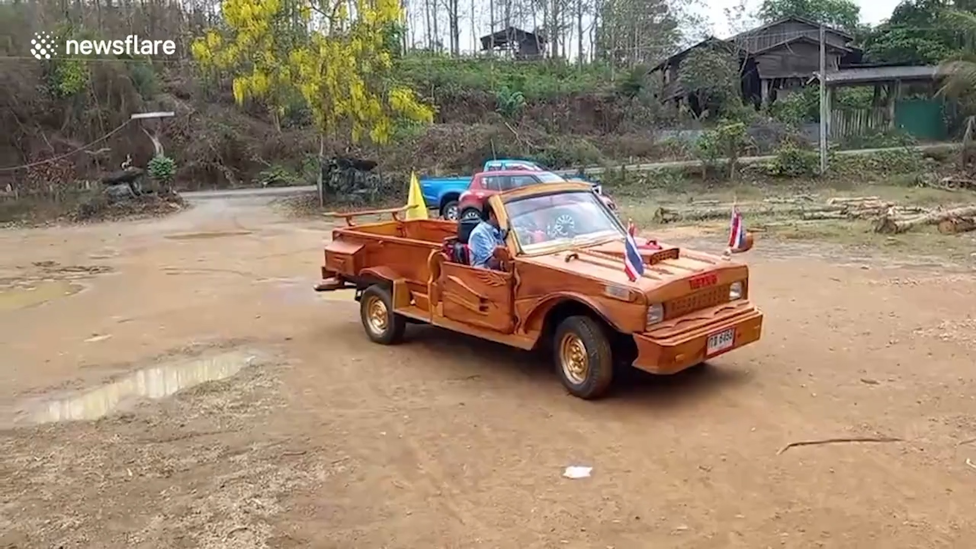 Chiec oto duoc lam tu go hinh anh