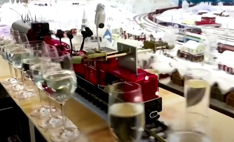 Doan tau mo hinh o Duc da dat ky luc the gioi ve am nhac hinh anh