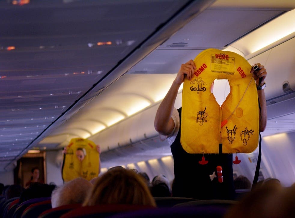 Cac chi tiet nho tren may bay nhung dac biet quan trong hinh anh