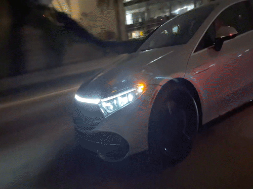 Xe dien Mercedes EQS lan dau tien bi bat gap tren duong hinh anh