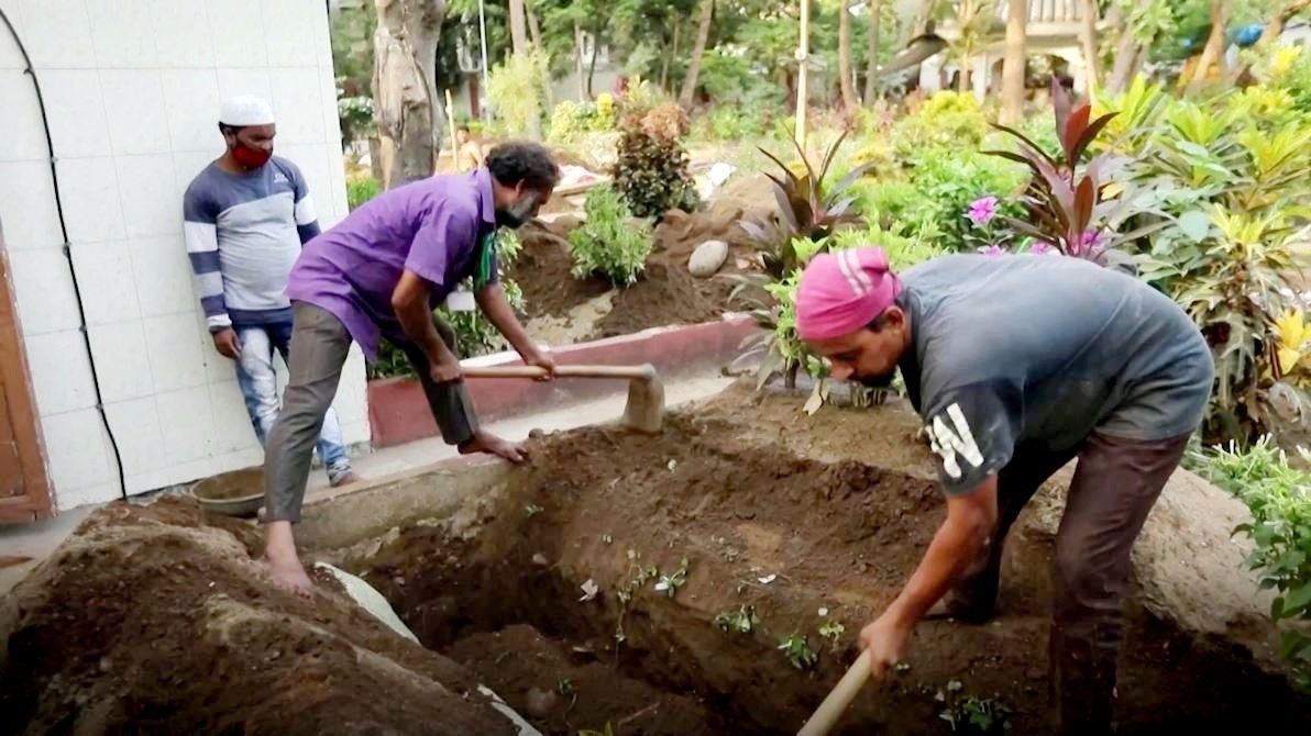 Nguoi dao mo lam viec khong ngung nghi o An Do hinh anh