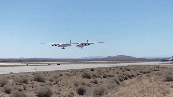 May bay lon nhat the gioi cat canh thu nghiem lan thu 2 hinh anh