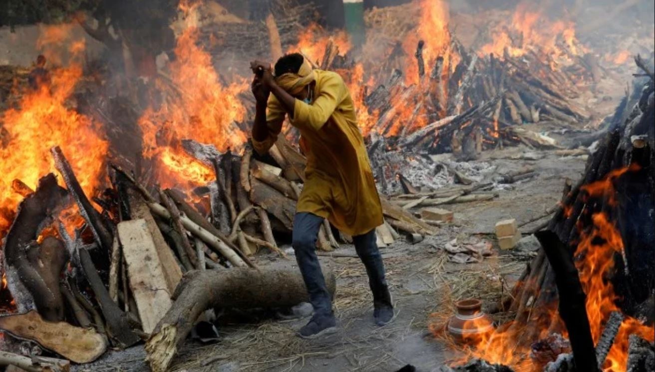 Loi ke giao si an tang cho 150 benh nhan Covid-19 truoc khi hoa thieu hinh anh