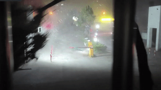 Bao lon o mien Dong Trung Quoc lam 11 nguoi chet hinh anh