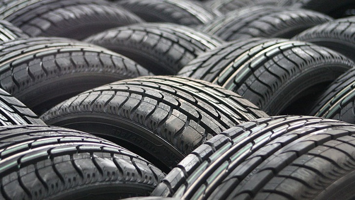 Lop xe dung truoc nguy co tang gia hinh anh