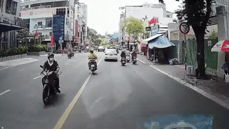 Oto vuot den do o TP.HCM hinh anh