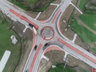 Cac phuong tien chay hon loan tai bung binh moi xay dung hinh anh