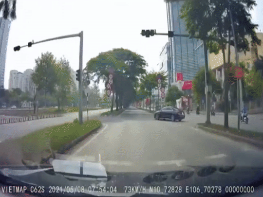 Oto chuyen lan bat can suyt gay tai nan hinh anh