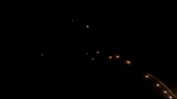 He thong phong khong Israel danh chan nhieu rocket cua Hamas hinh anh