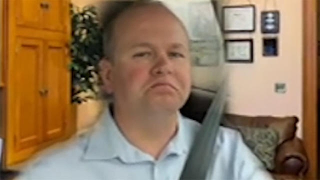 Tham gia hop Zoom khi dang lai xe, nha lap phap cua My bi chi trich hinh anh