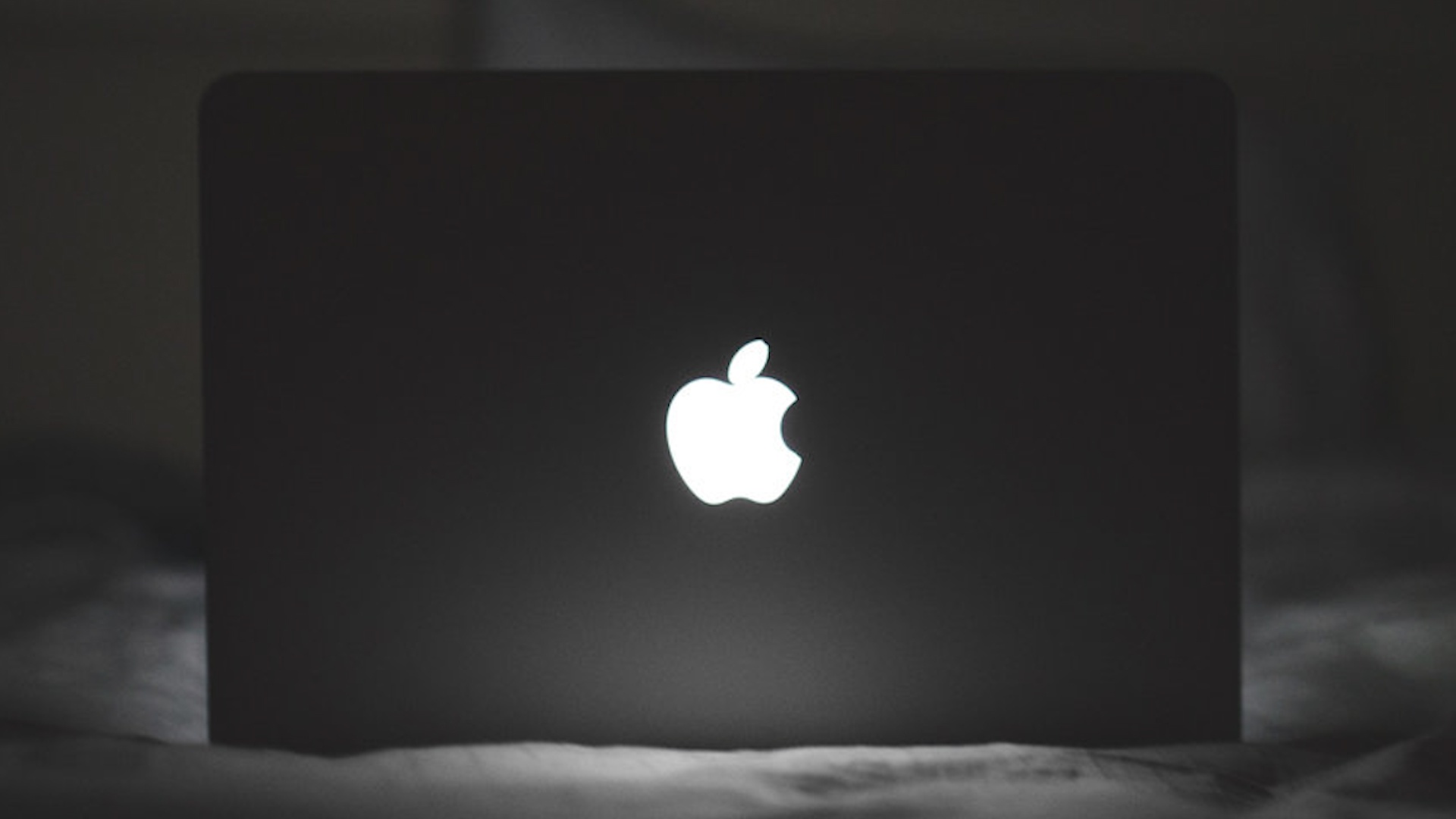 Ly do Apple khai tu logo trai tao phat sang hinh anh