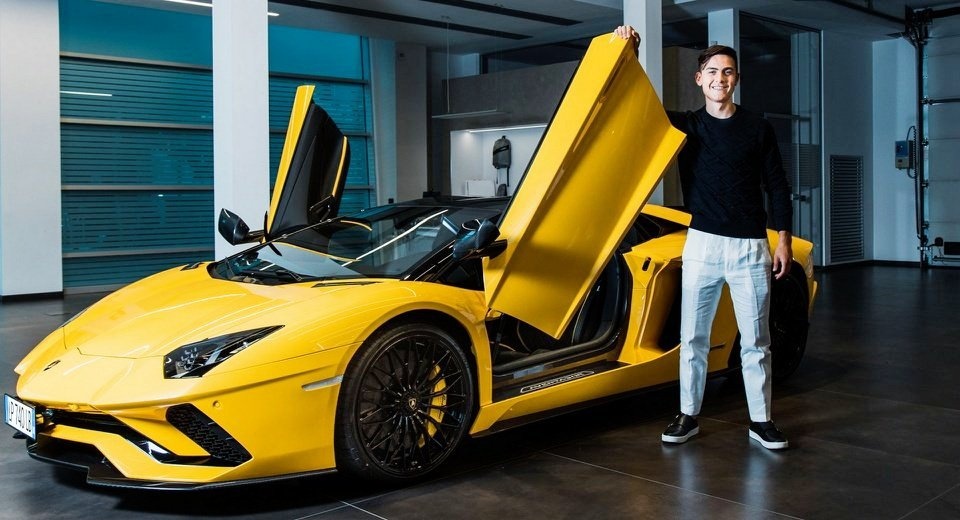 Sieu xe Lamborghini Aventador S Roadster cua Paulo Dybala co gi? hinh anh