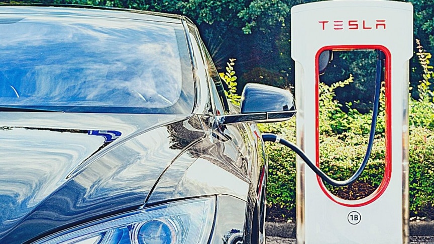 Tesla lam gi voi pin cu? hinh anh