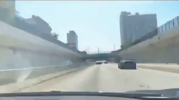 3 sieu xe Ferrari va cham tren cao toc vi phong nhanh hinh anh