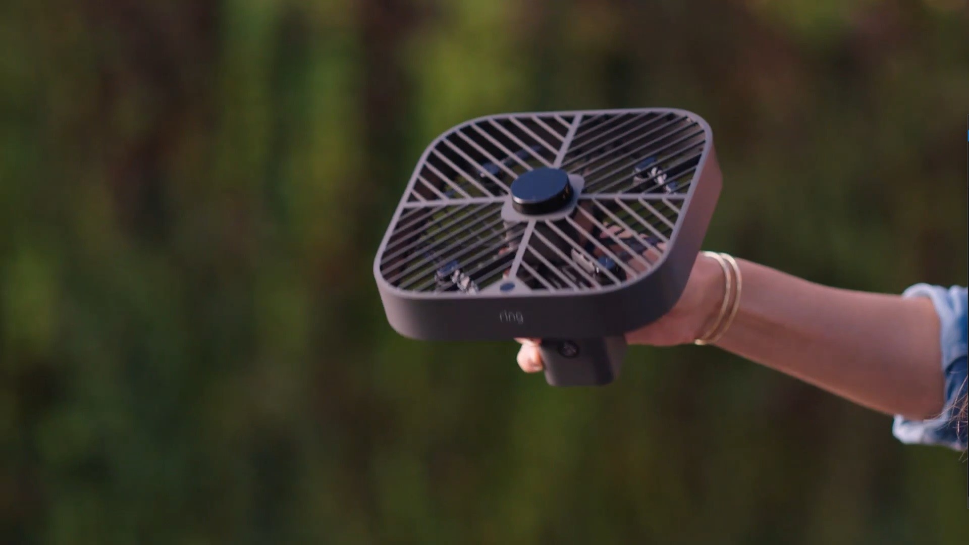 Drone 'tuan tra' trong nha giup phat hien trom, bao chay hinh anh