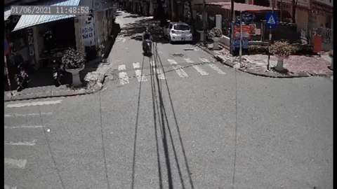 Xe may bi oto dam o giao lo hinh anh