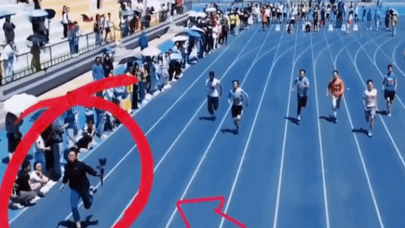 Van dong vien dien kinh khong bat kip duoc cameraman hinh anh