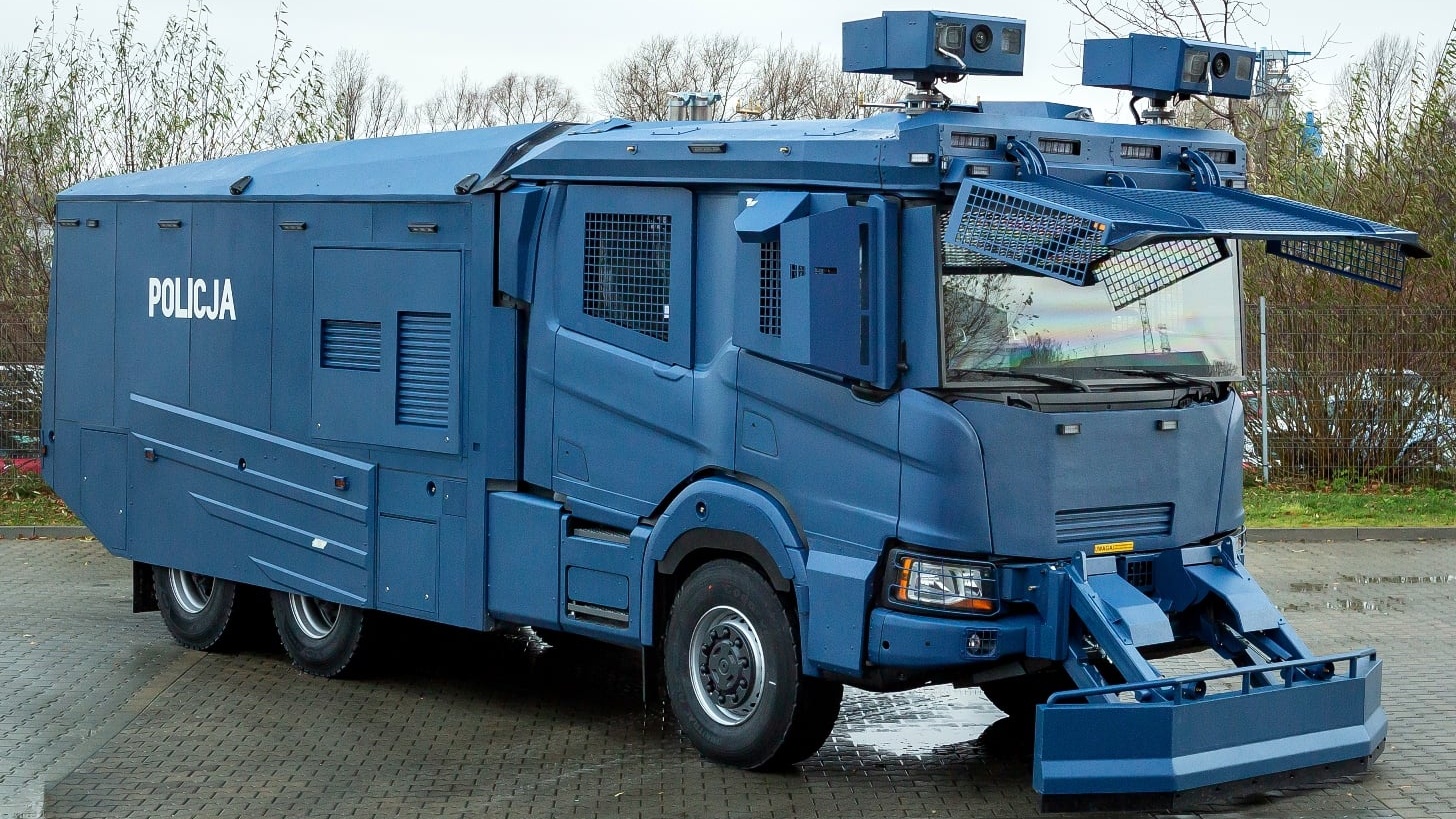 Nhung phuong tien chong bao dong noi bat tren the gioi hinh anh