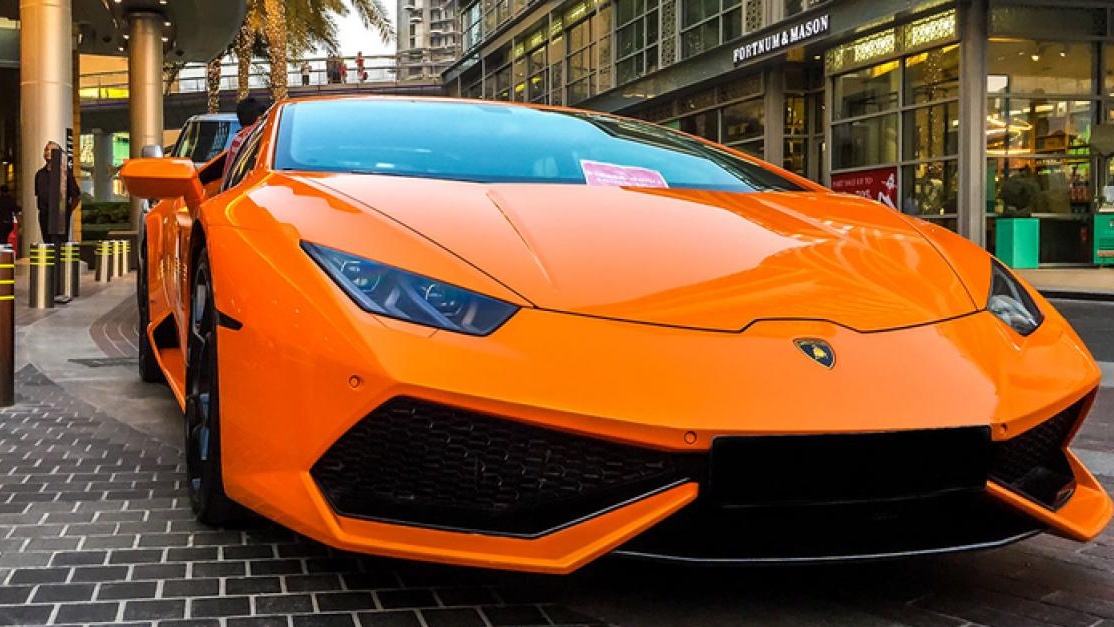 Truong day lai sieu xe o Dubai hinh anh