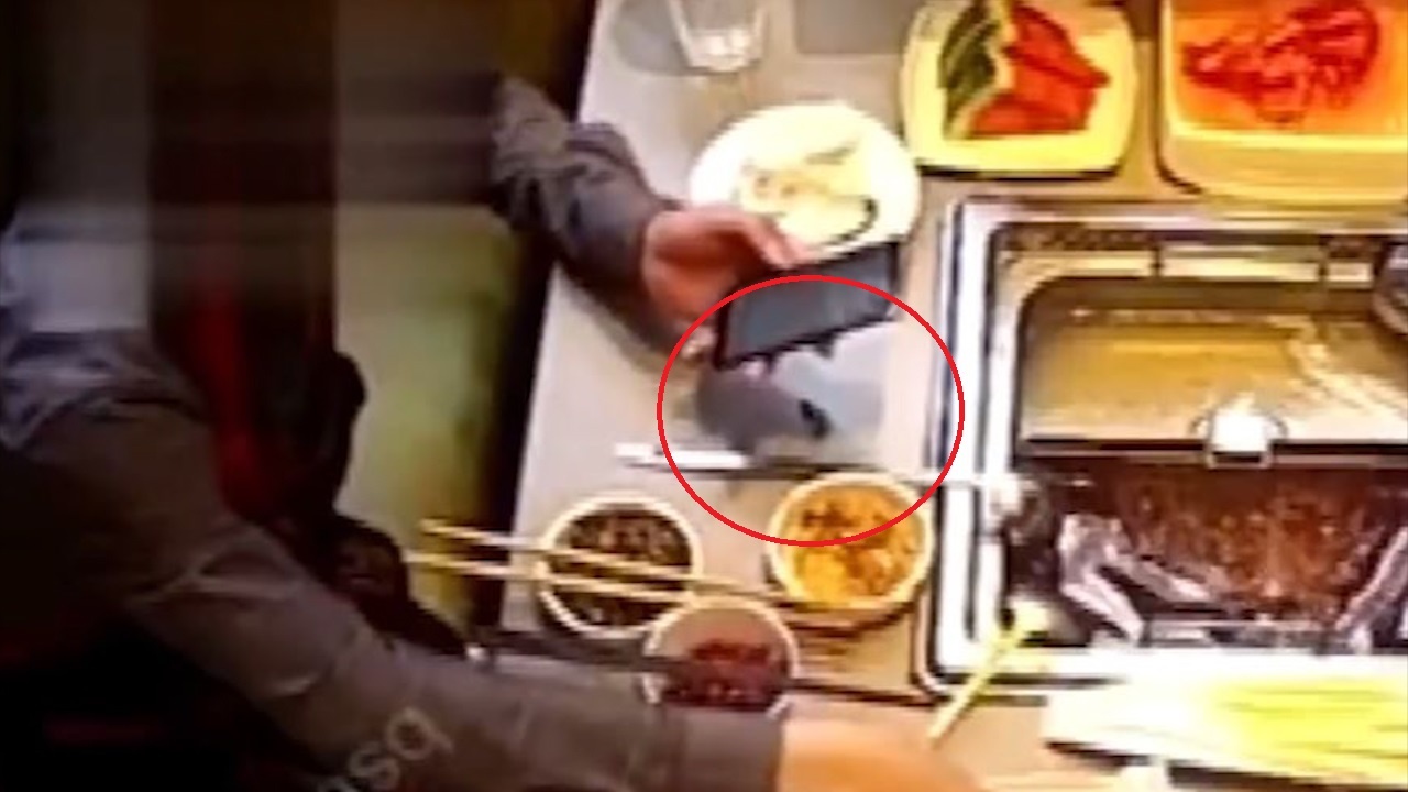 Thuc khach bi bat giu vi bo gian vao noi lau hinh anh