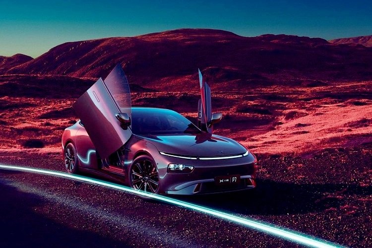 Oto dien XPeng P7 Wing co the tu lai va do xe hinh anh