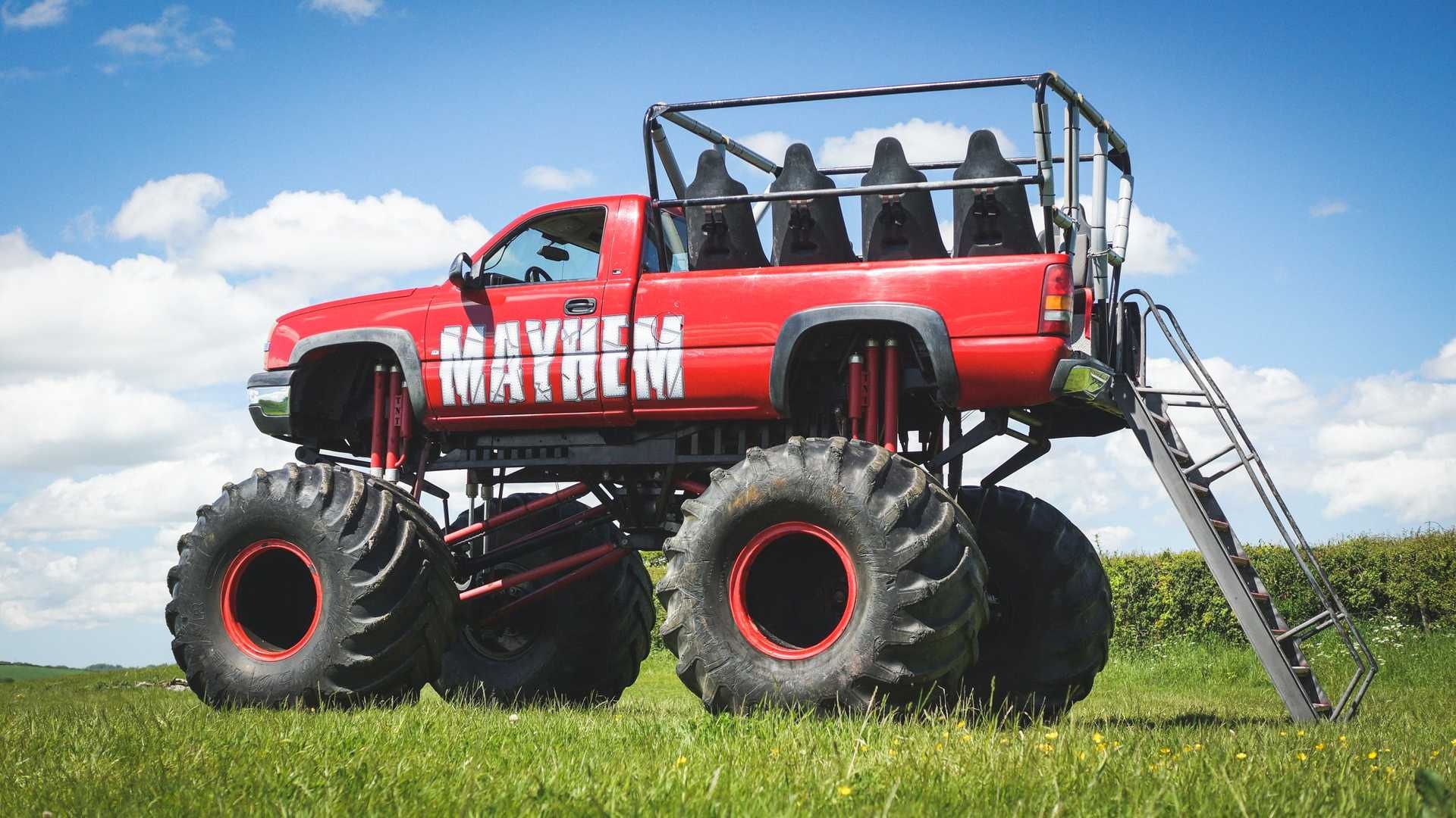 Chiec xe ban tai co toi 11 cho ngoi hinh anh