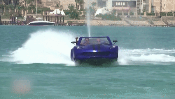 Phuong tien giong xe mui tran chay 70 km/h tren mat bien hinh anh