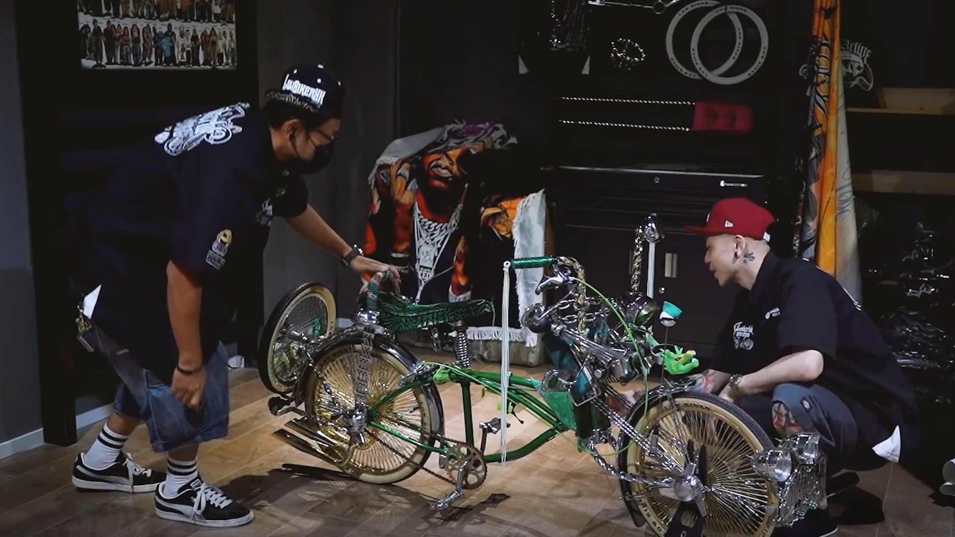 Gioi tre Hong Kong dam me xe dap do hinh anh