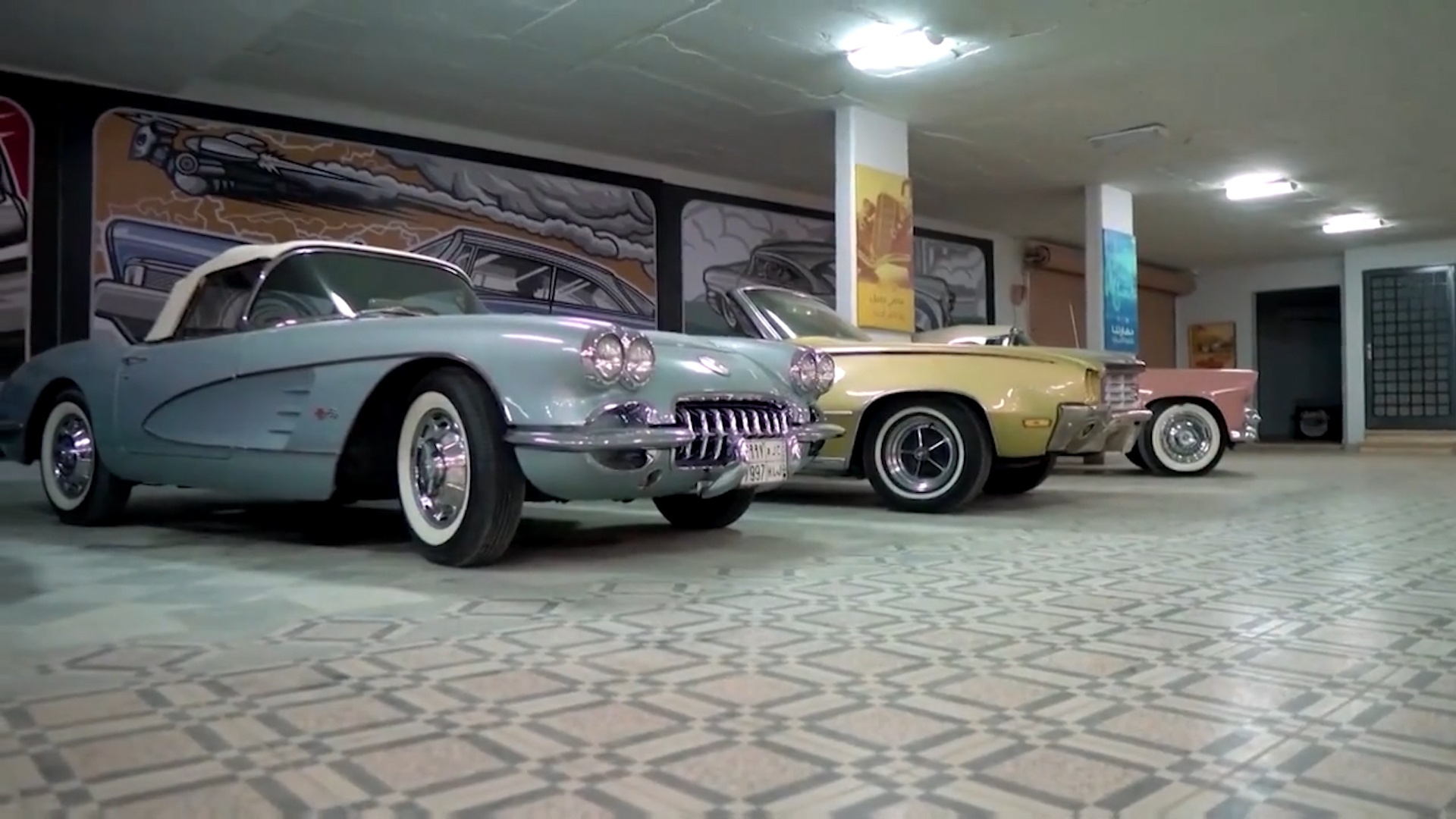 Nguoi dan ong bien ngoi nha thanh garage xe co hinh anh