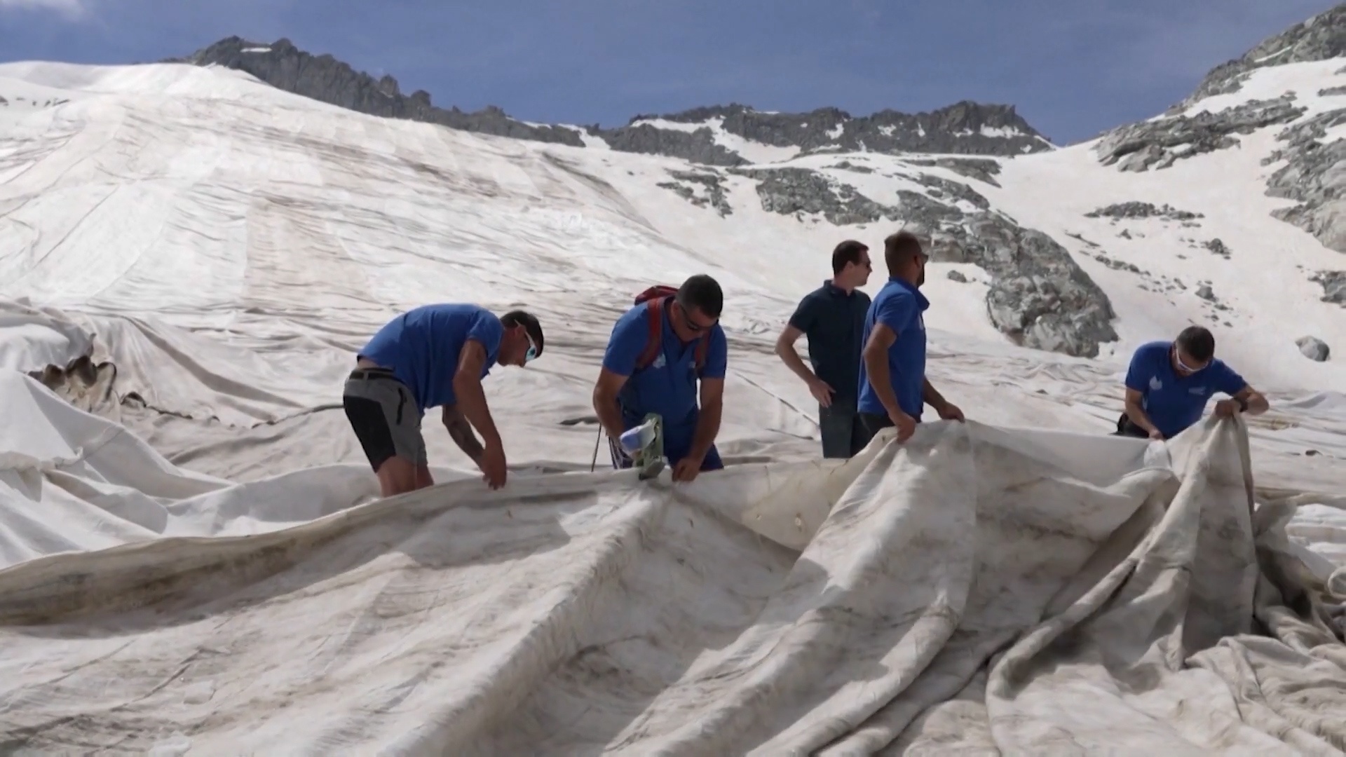 Cuu song bang tan chay bang ‘tam cach nhiet’ o Italy hinh anh