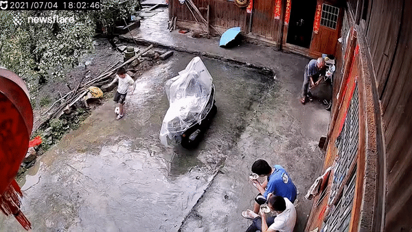 Cau be vo tinh da dep vao bat com cua chu minh hinh anh