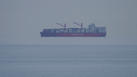 Ao anh quang hoc khien con tau ‘lo lung’ giua khong trung hinh anh