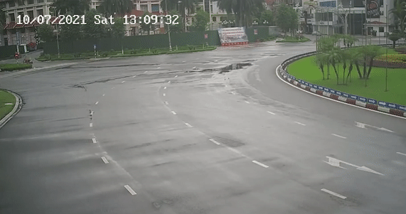 Oto mat lai dam vao vong xuyen o Bac Ninh hinh anh