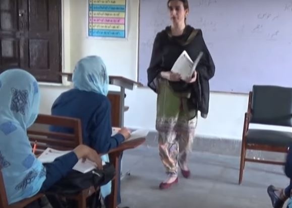 Truong hoc dau tien cho phu nu chuyen gioi hinh anh