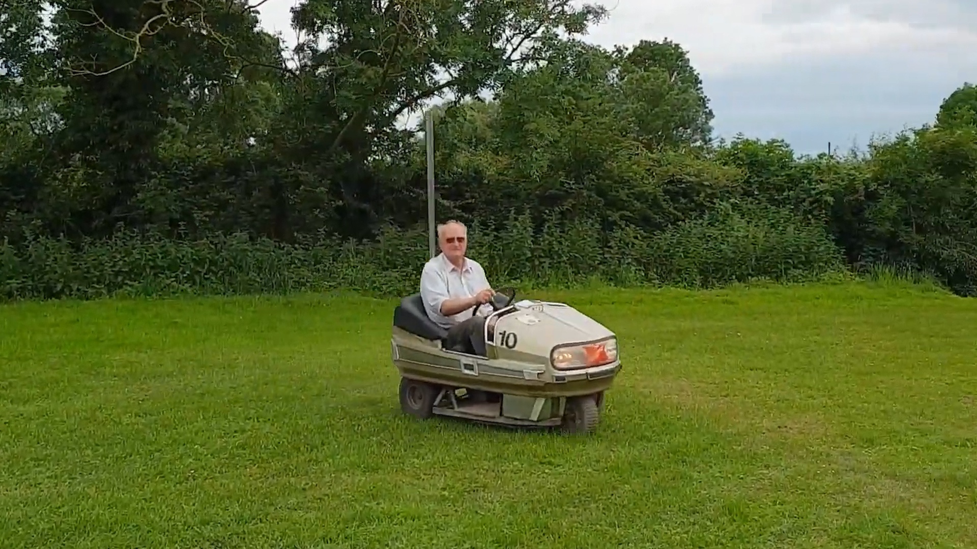 Nguoi dan ong 71 tuoi tu che xe hoi tu may cat co hinh anh