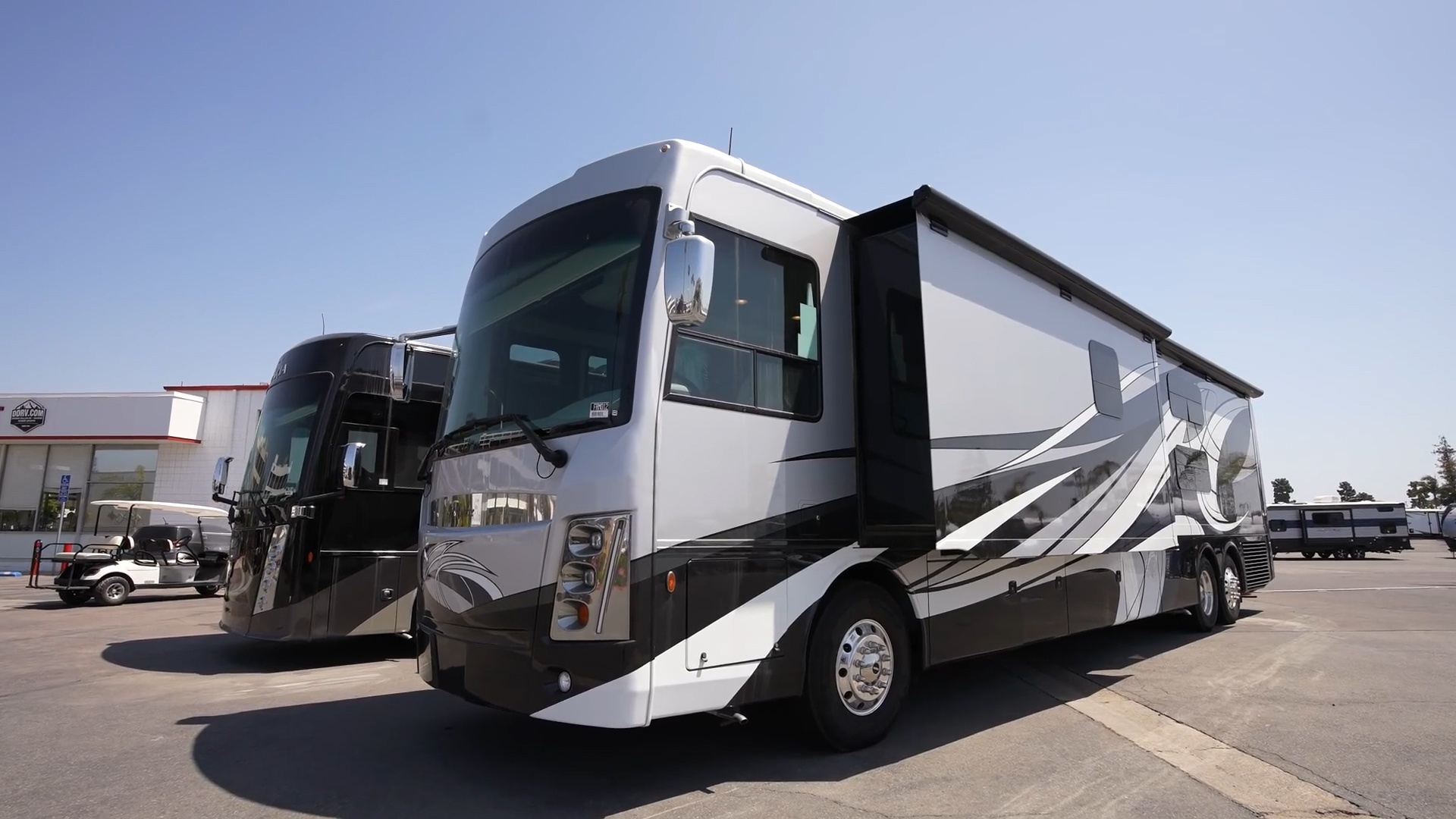 Ngoi nha di dong tri gia 400.000 USD hinh anh