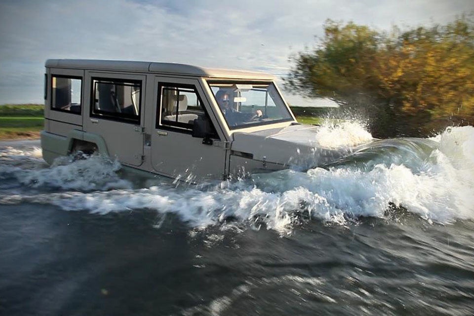 Lamborghini LM002 va nhung mau xe dia hinh hiem nhat the gioi hinh anh