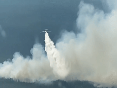 Khong quan Nga trut hang tan nuoc vao dam chay rung o Yakutia hinh anh