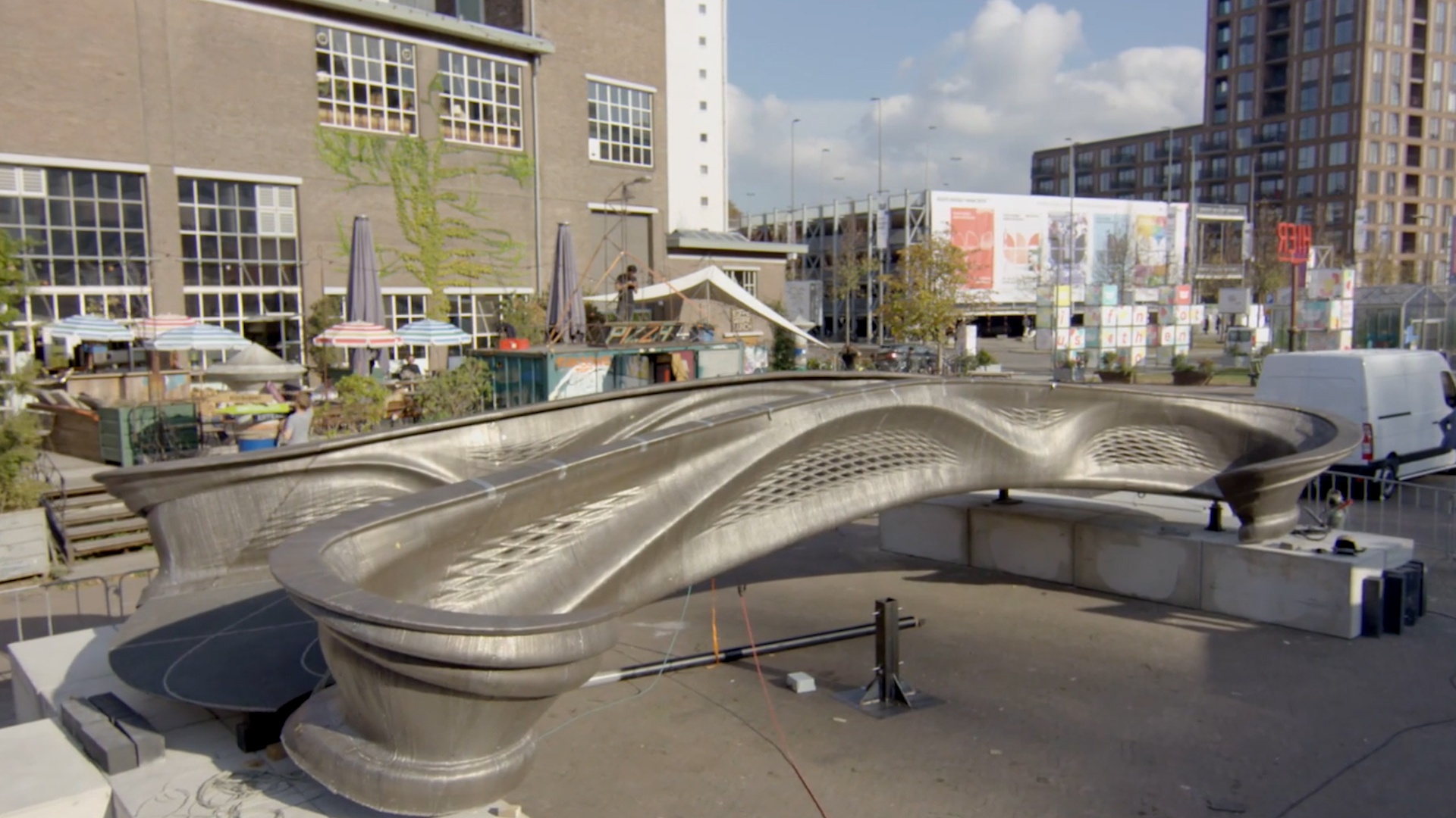 Cau di bo in 3D dau tien tren the gioi hinh anh