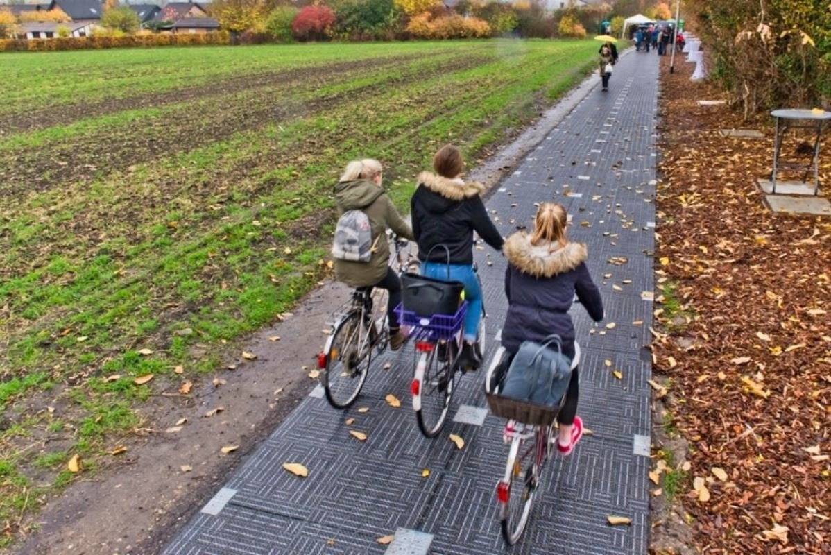 Con duong lam tu nhung tam pin nang luong Mat Troi dai nhat the gioi hinh anh