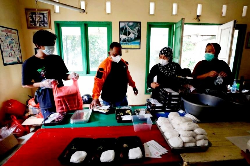 Bep an mien phi cho benh nhan Covid-19 o Indonesia hinh anh
