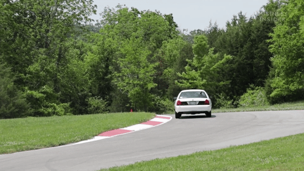 3 ky thuat lai xe thoat hiem cua luc luong dac nhiem hinh anh